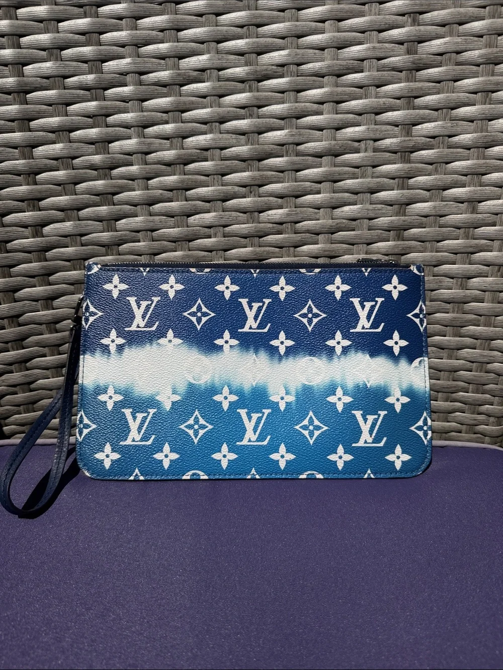 Louis Vuitton Neverfull Escale Wristlet Pouch VGUC - Picture 11 of 11